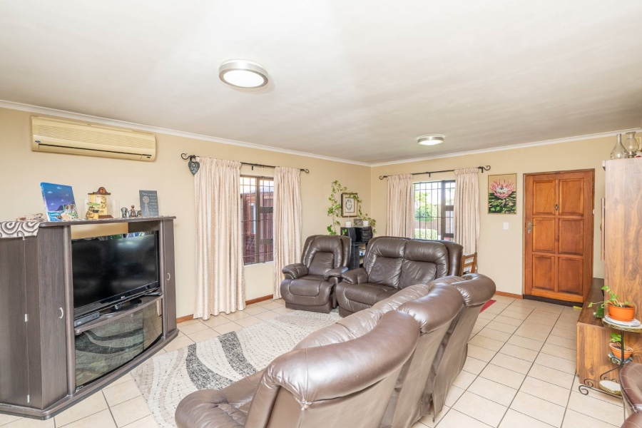 3 Bedroom Property for Sale in De Oude Spruit Western Cape